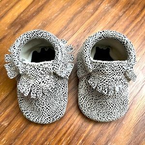 Freshly Picked Leather Moccasins Size 1 / 6 wks-6 months SPECKLED